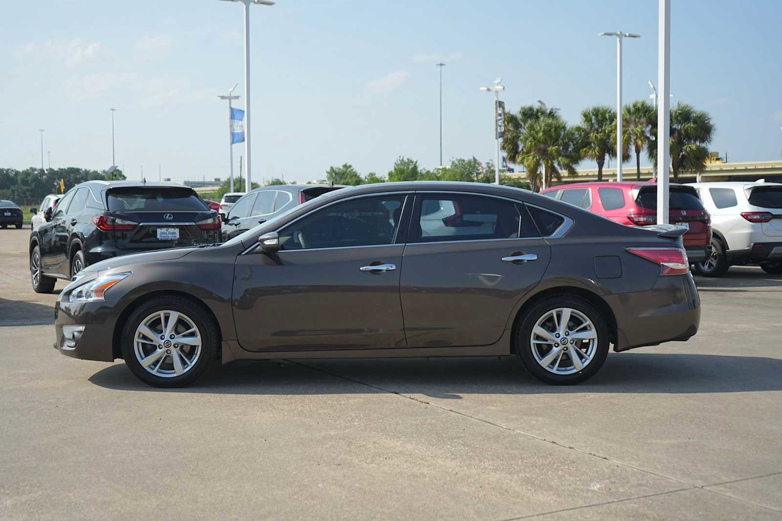 Used 2014 Nissan Altima 2.5 SL w/ Technology Package FWD image 3