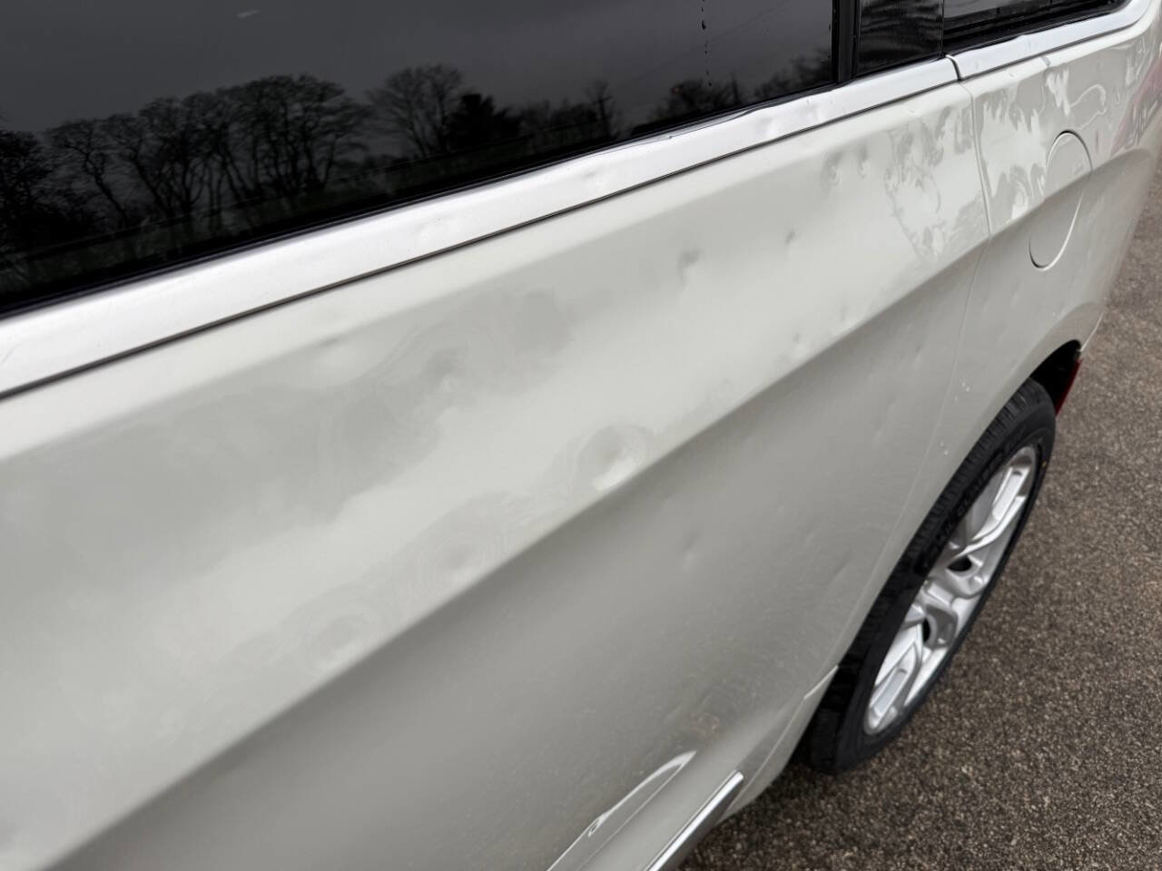 Used 2017 Chrysler Pacifica Touring-L FWD image 10