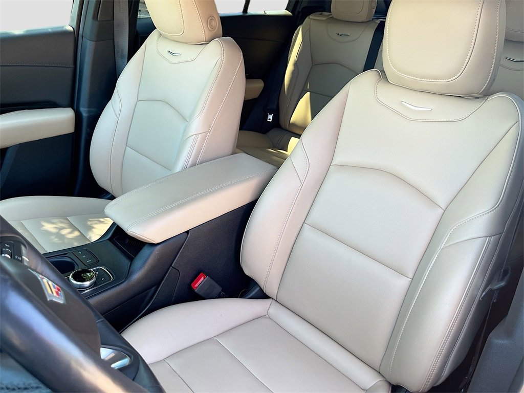 Used 2024 Cadillac XT4 Luxury w/ Cold Weather Package image 21