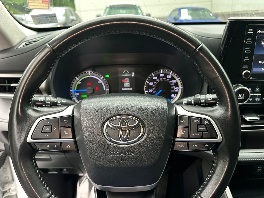 Used 2022 Toyota Highlander LE AWD/4WD image 33
