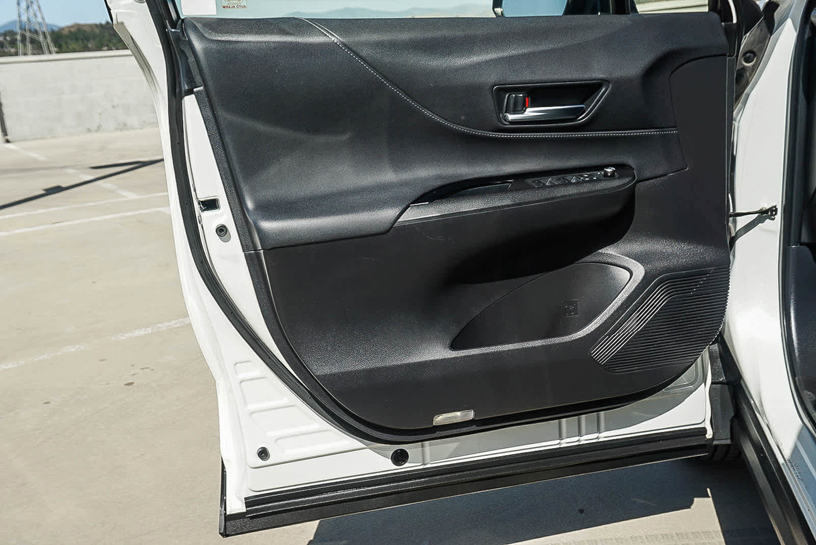 Used 2021 Toyota Venza LE w/ Carpet Mat Package (TMS) AWD/4WD image 25