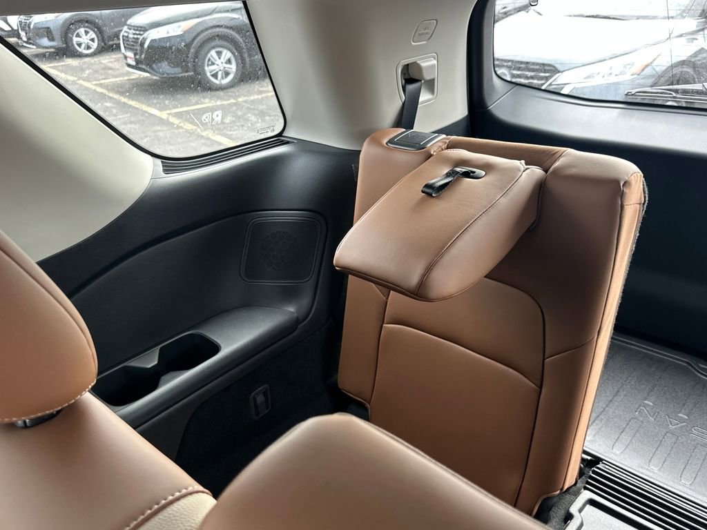 New 2026 Nissan Pathfinder Platinum AWD/4WD image 16