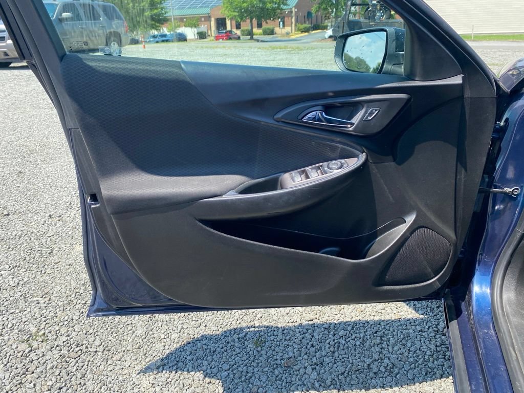 Used 2022 Chevrolet Malibu LT FWD image 7