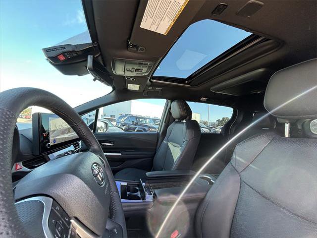 Certified 2025 Toyota Sienna Platinum image 12