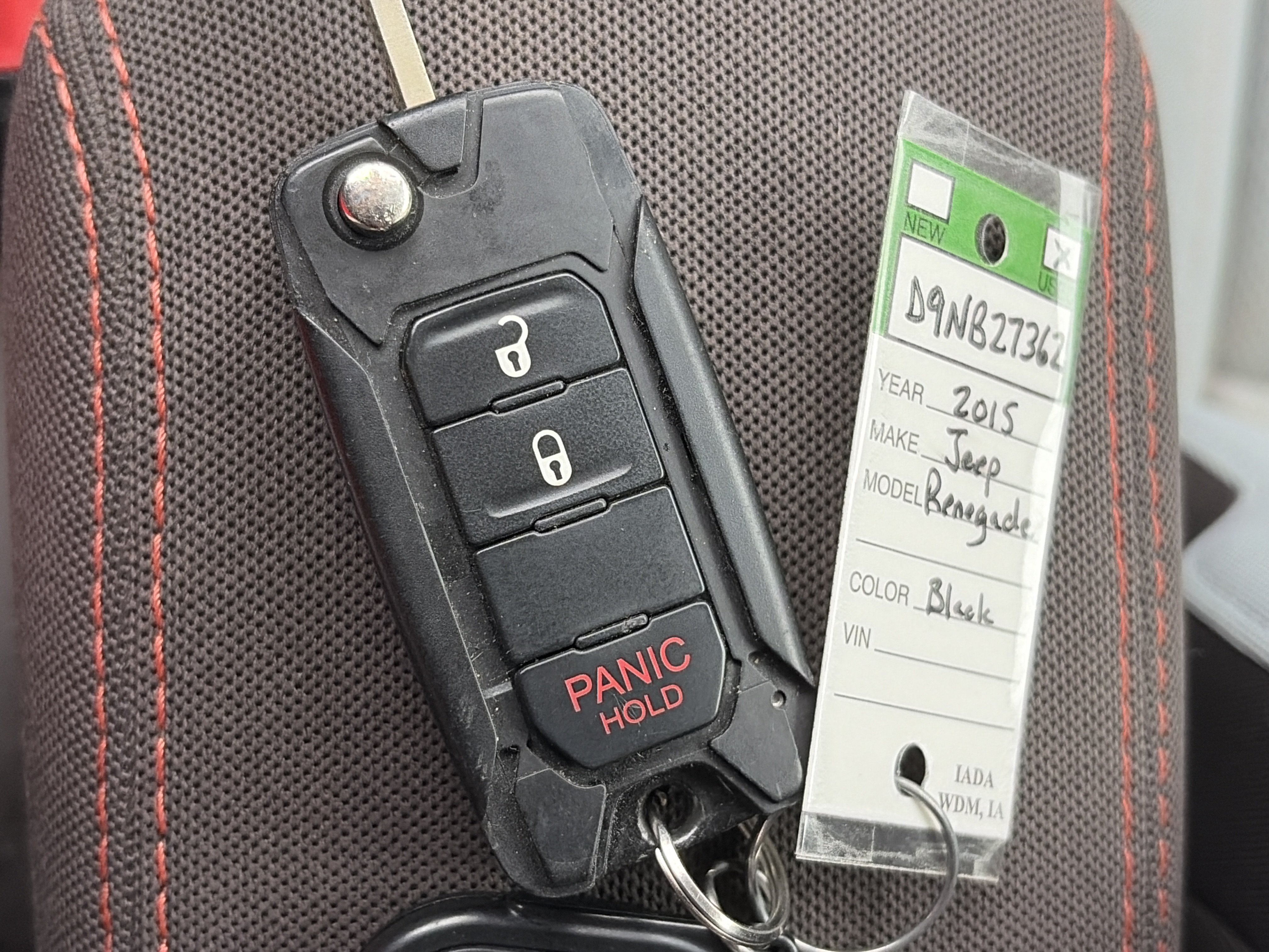 Used 2015 Jeep Renegade Latitude AWD/4WD image 32