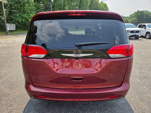 Used 2023 Chrysler Voyager LX FWD image 7