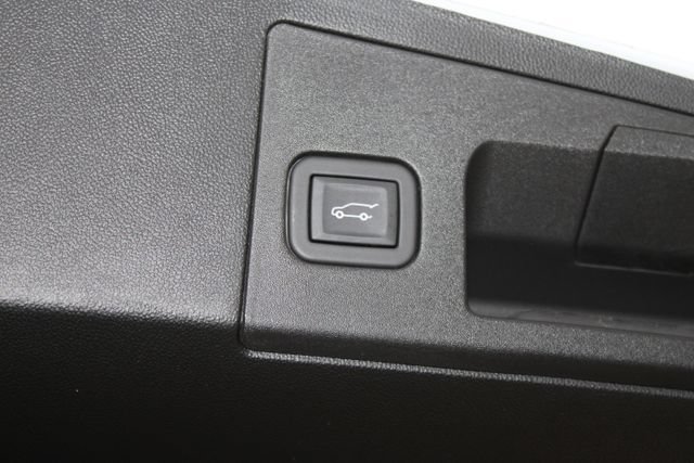 Certified 2023 Cadillac XT5 Premium Luxury w/ LPO, Floor Liner Package AWD/4WD image 32