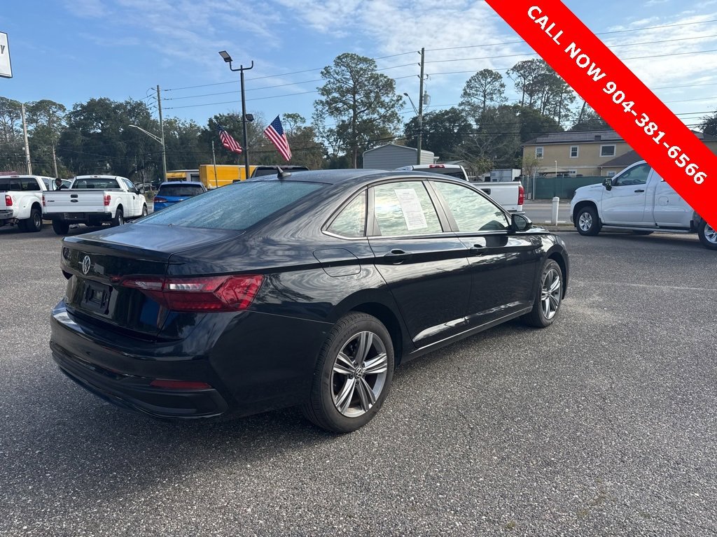 Used 2024 Volkswagen Jetta SE image 3