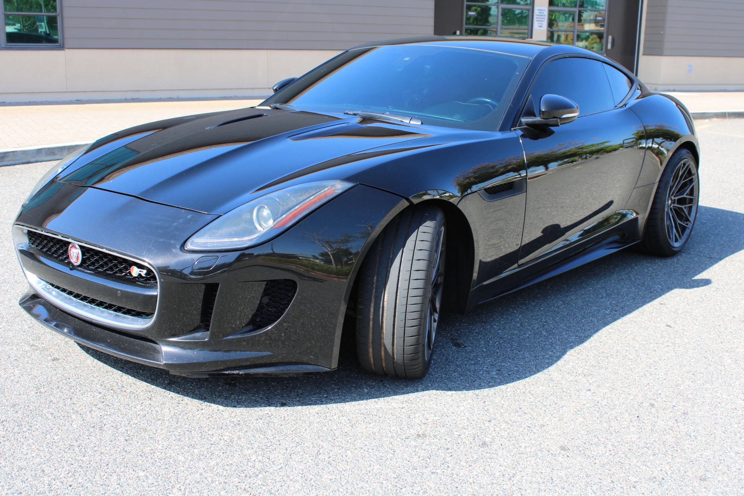 Used 2015 Jaguar F-TYPE R RWD image 11