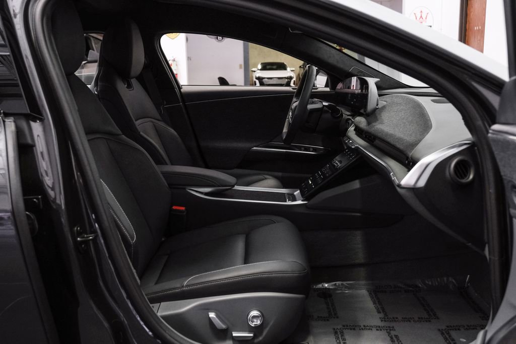 Used 2024 Lucid Air Touring image 33