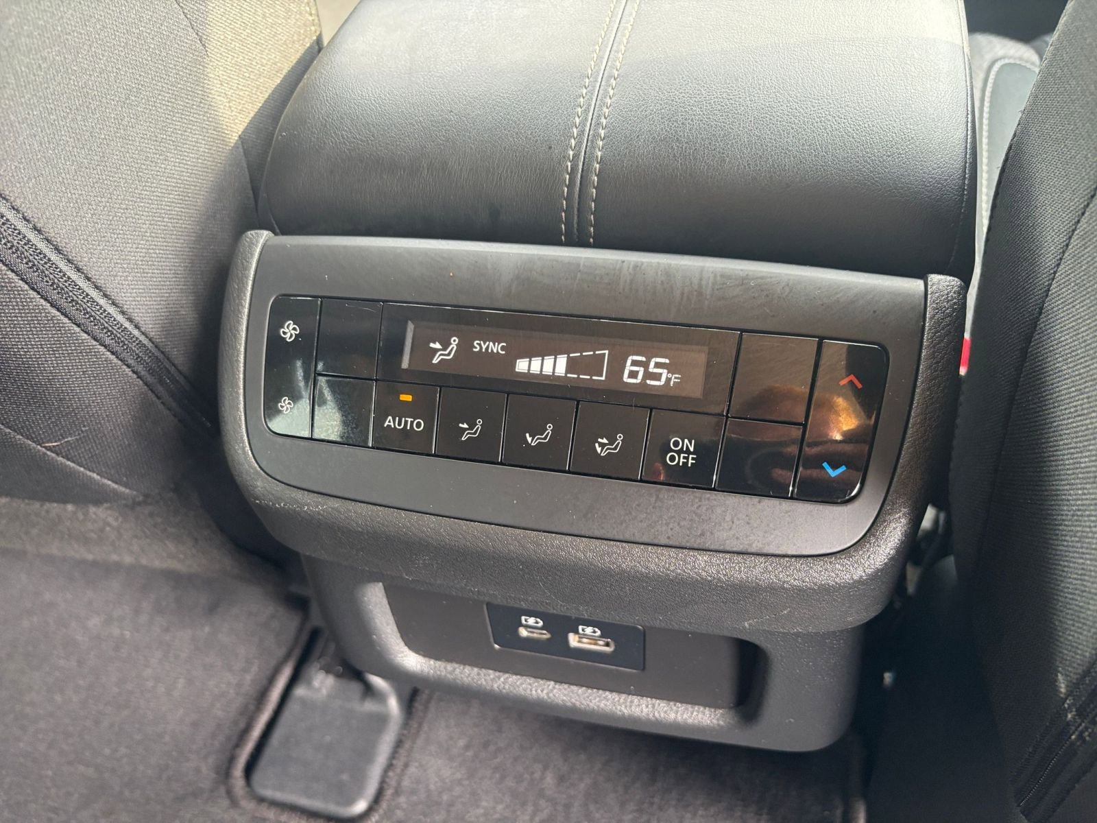 Used 2025 Nissan Pathfinder SV image 27