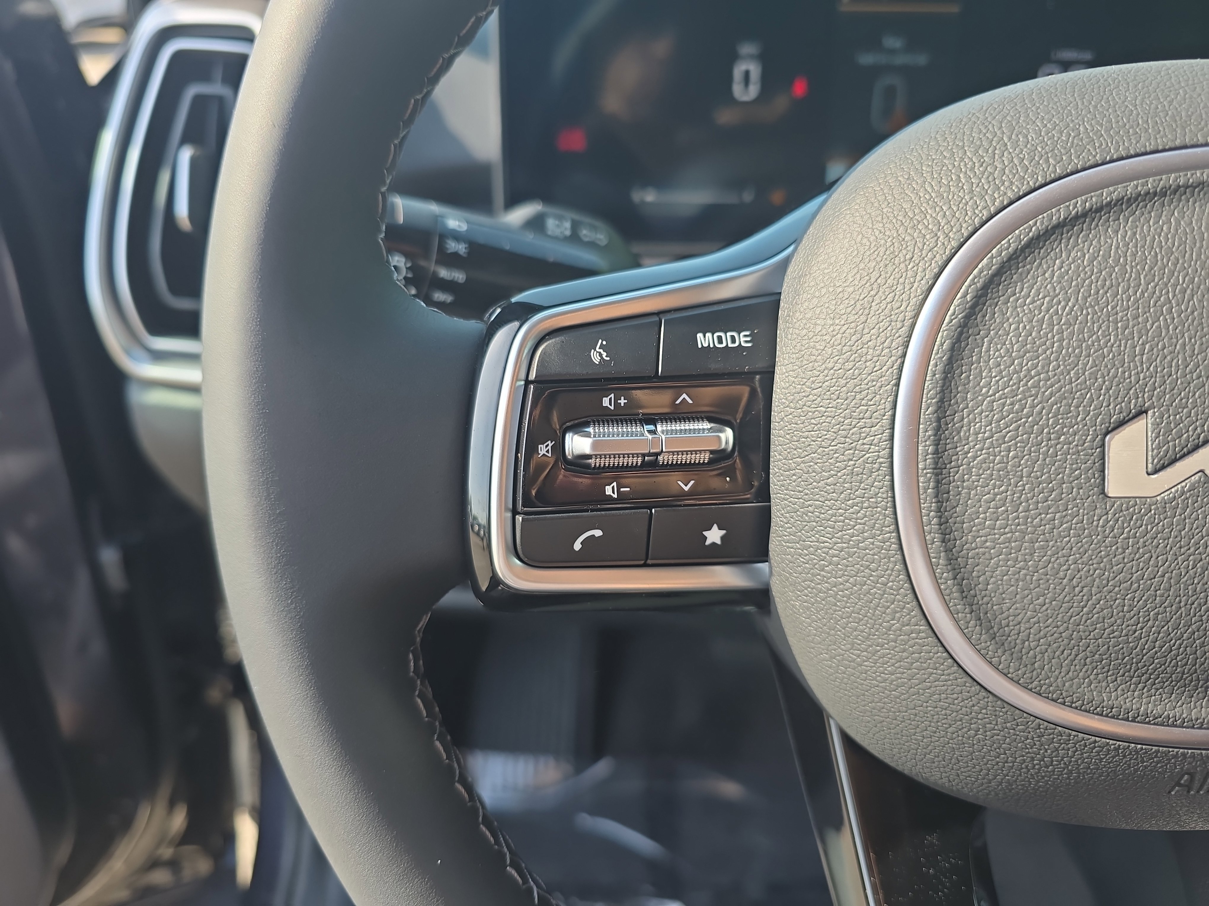 New 2025 Kia Sorento S image 16