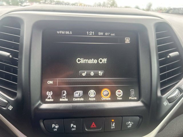 Used 2018 Jeep Cherokee Overland w/ Technology Group AWD/4WD image 31