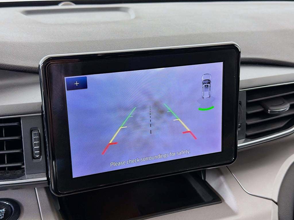 Used 2023 Ford Explorer XLT w/ Equipment Group 202A AWD/4WD image 32