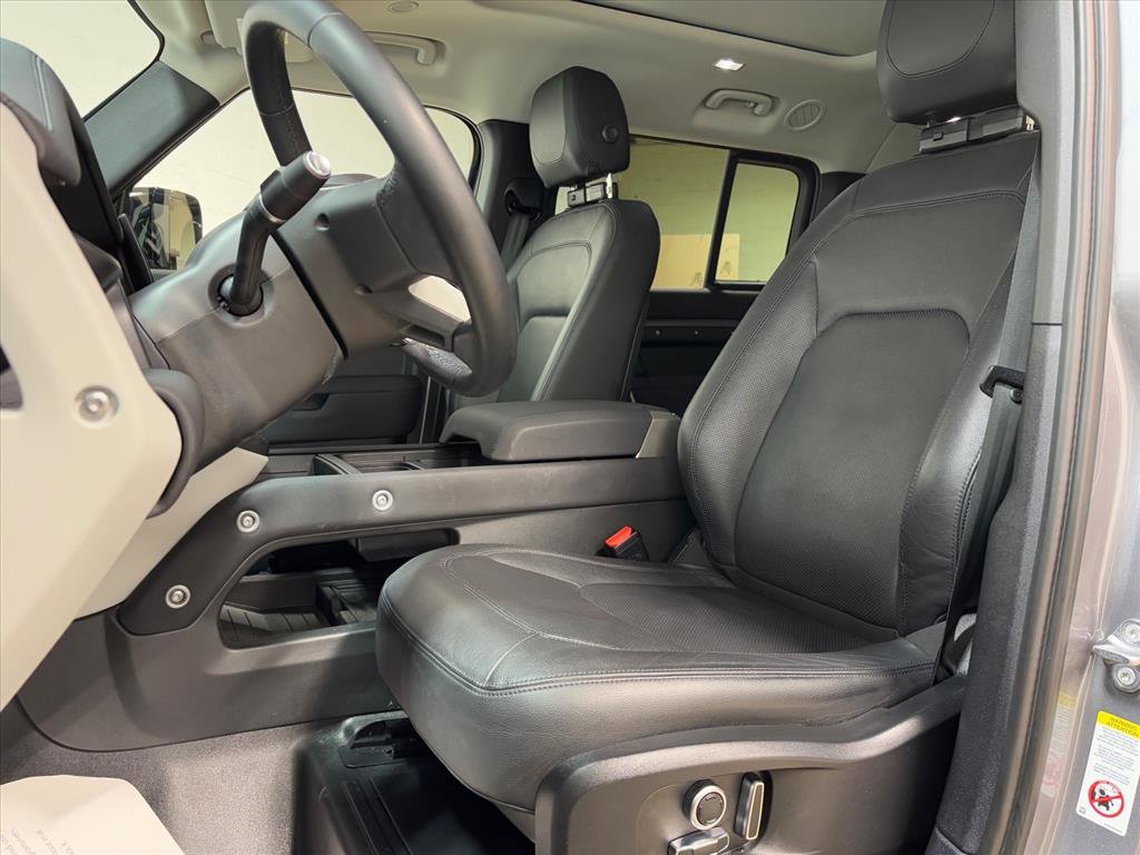 Used 2023 Land Rover Defender 130 SE image 22