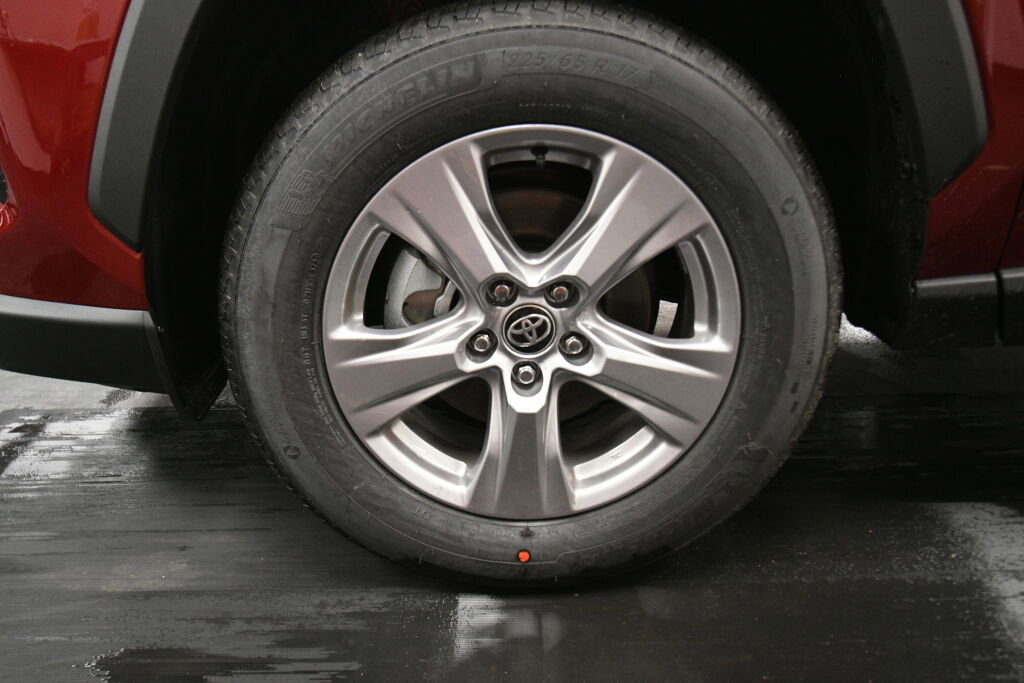 Used 2025 Toyota RAV4 XLE w/ Convenience Package image 36