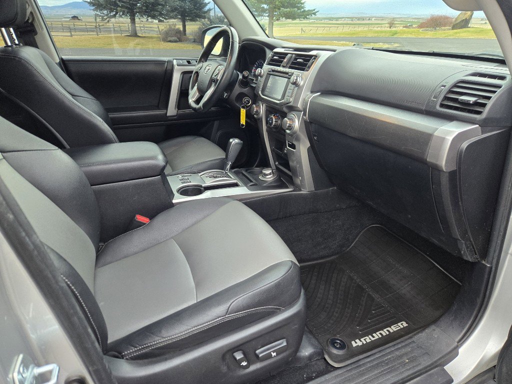 Used 2016 Toyota 4Runner SR5 Premium image 24