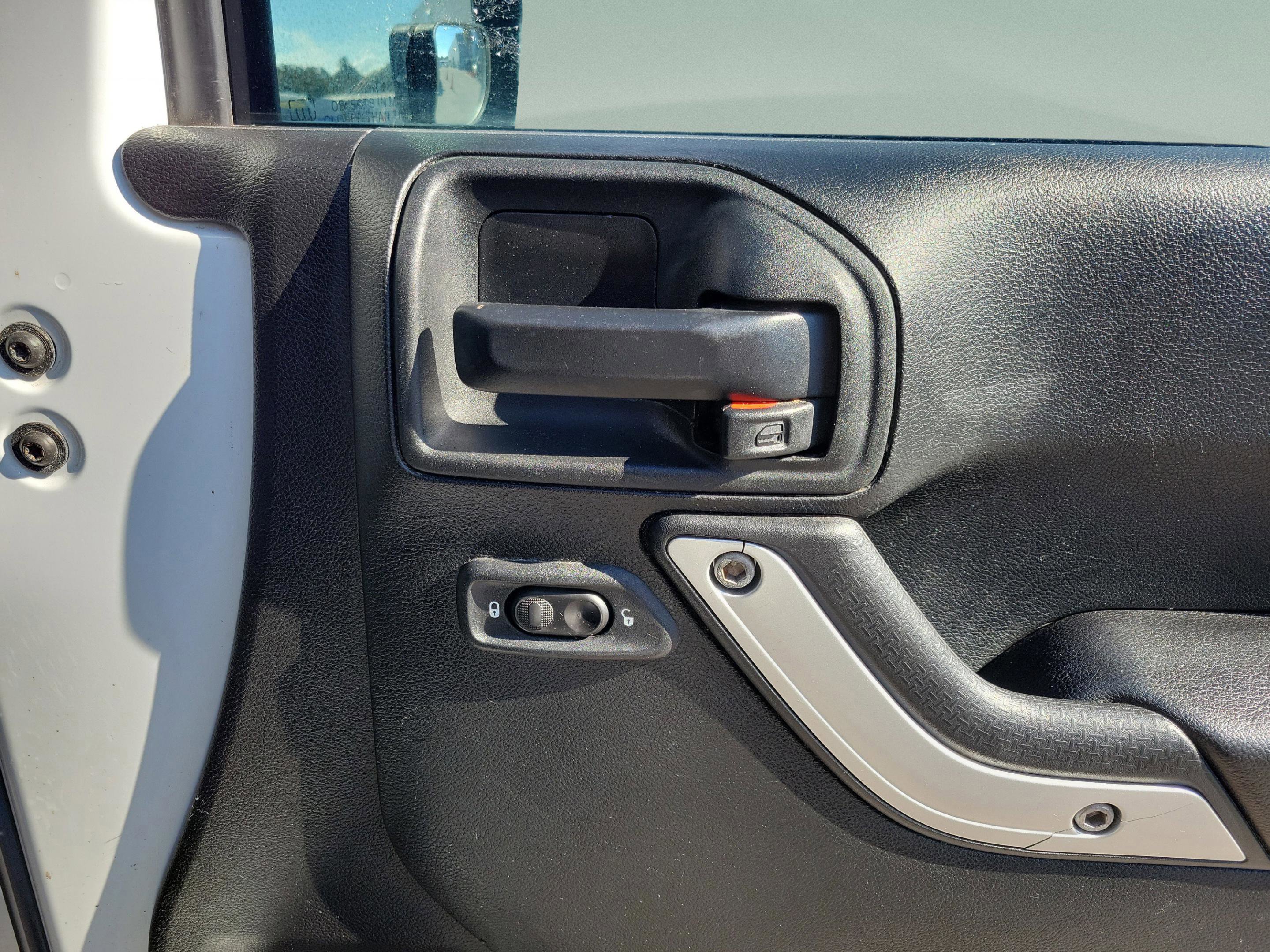 Used 2017 Jeep Wrangler Unlimited Sahara w/ Max Tow Package image 11