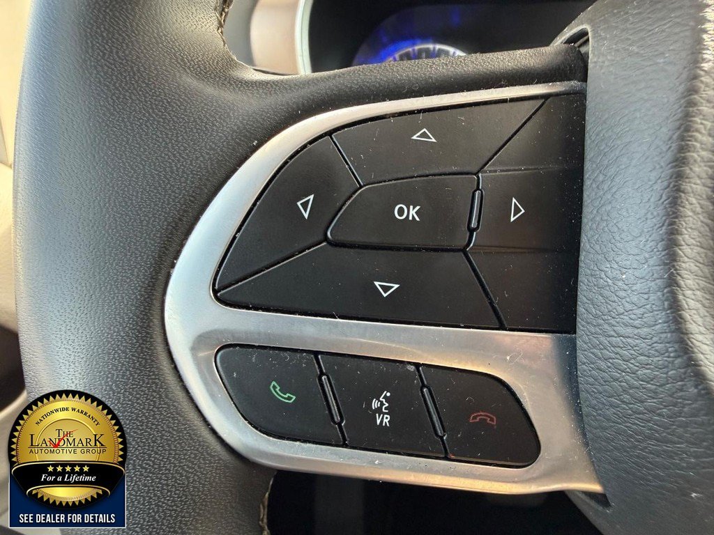 Used 2023 Chrysler Voyager LX FWD image 10