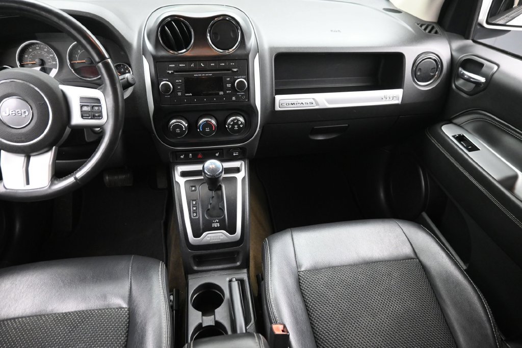 Used 2017 Jeep Compass Latitude FWD image 15