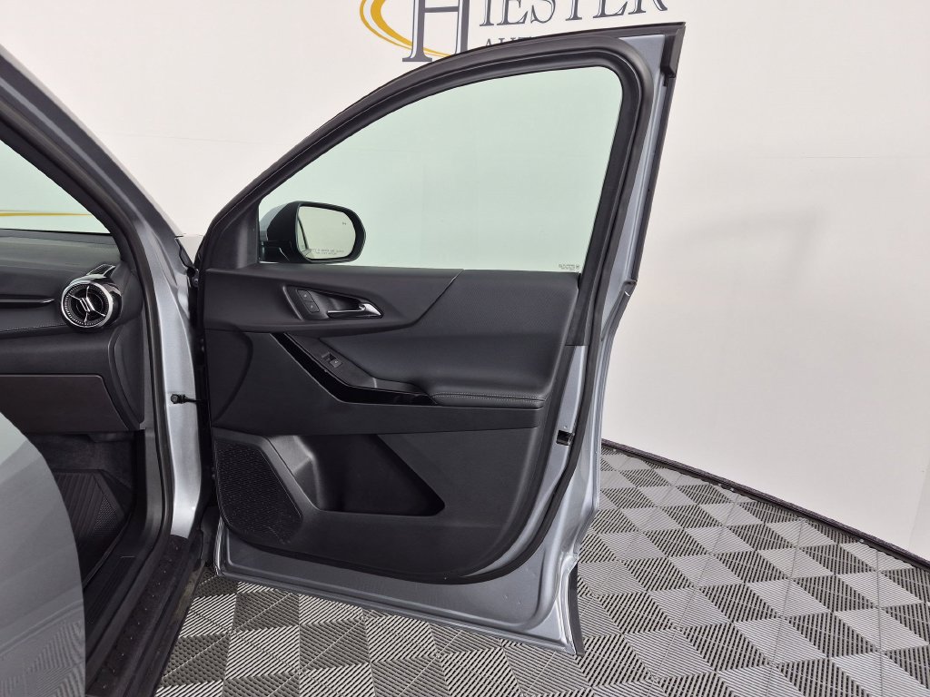 Used 2025 Chevrolet Equinox LT w/ Convenience Package II FWD image 36