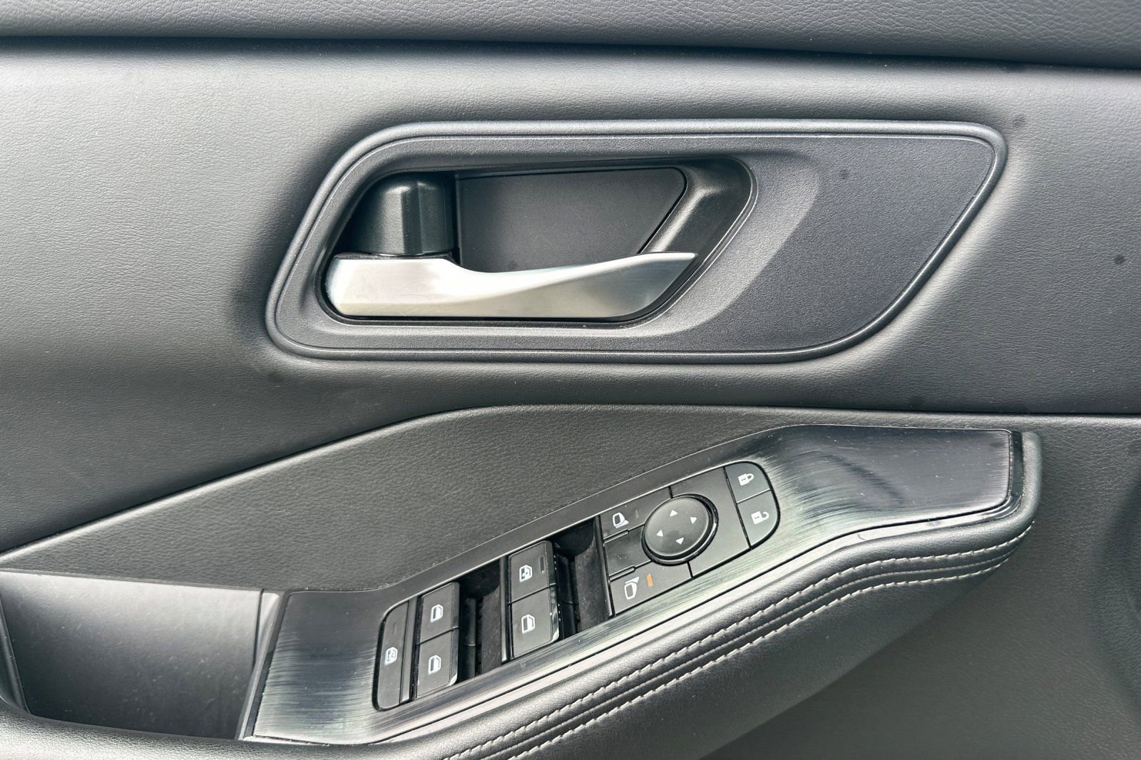 Certified 2024 Nissan Rogue SV image 11