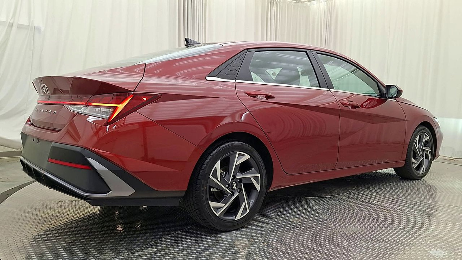 Used 2024 Hyundai Elantra SEL w/ Convenience Package FWD image 4