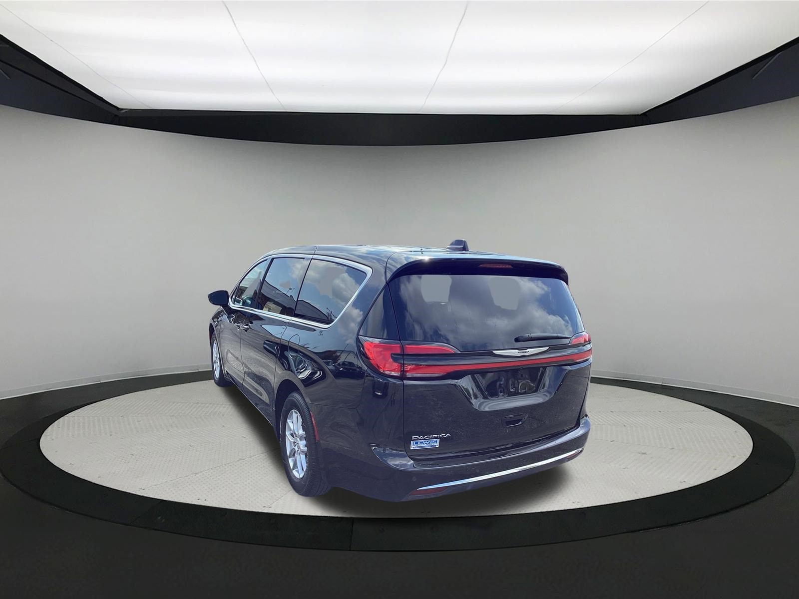 Used 2026 Chrysler Pacifica Select FWD image 6