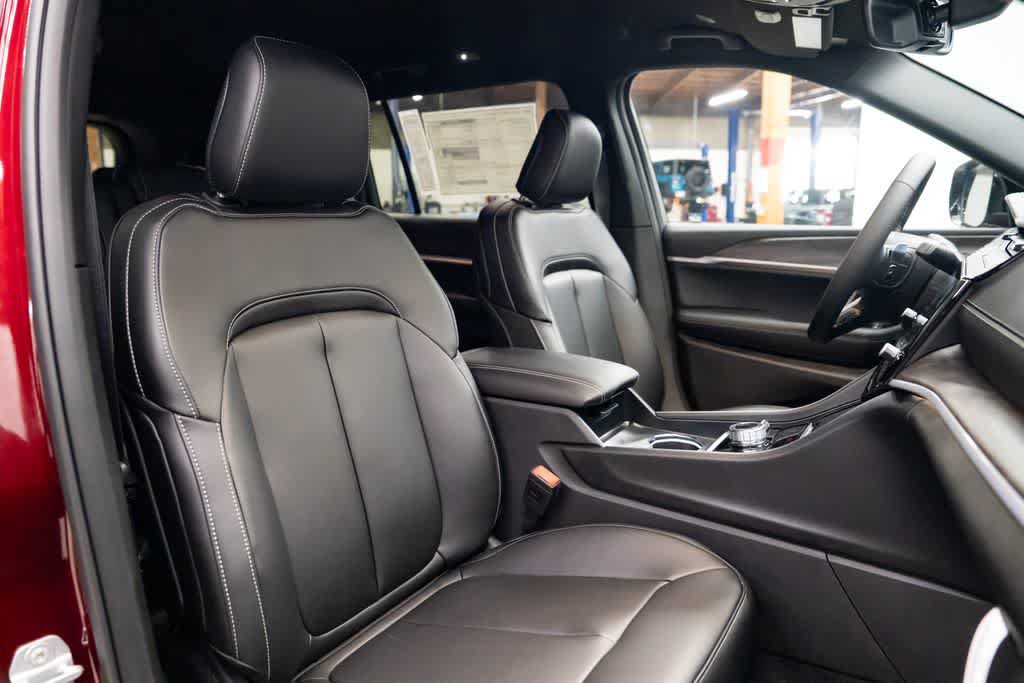 New 2026 Jeep Grand Cherokee L Limited AWD/4WD image 30