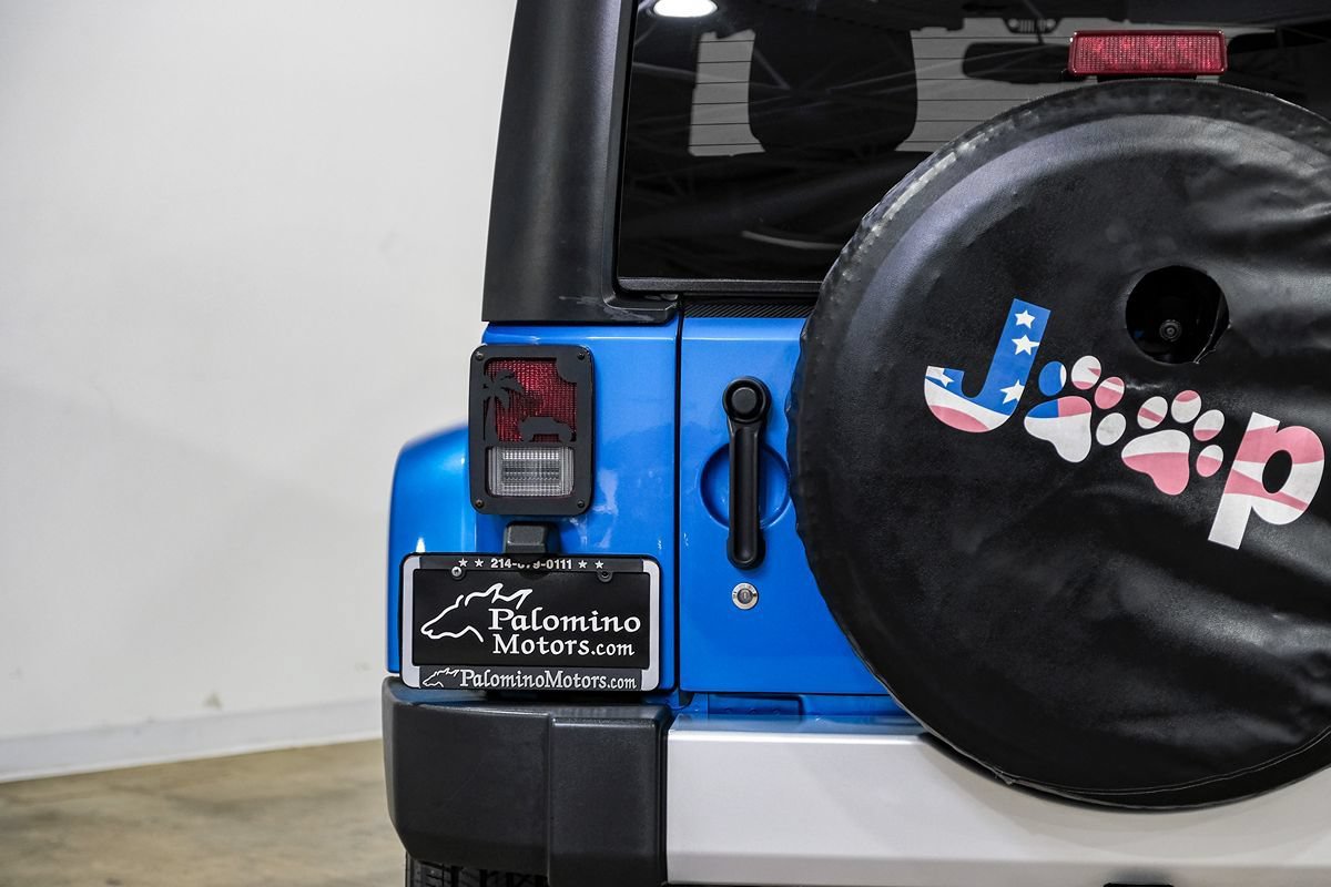 Used 2015 Jeep Wrangler Unlimited Sahara w/ Connectivity Group AWD/4WD image 41