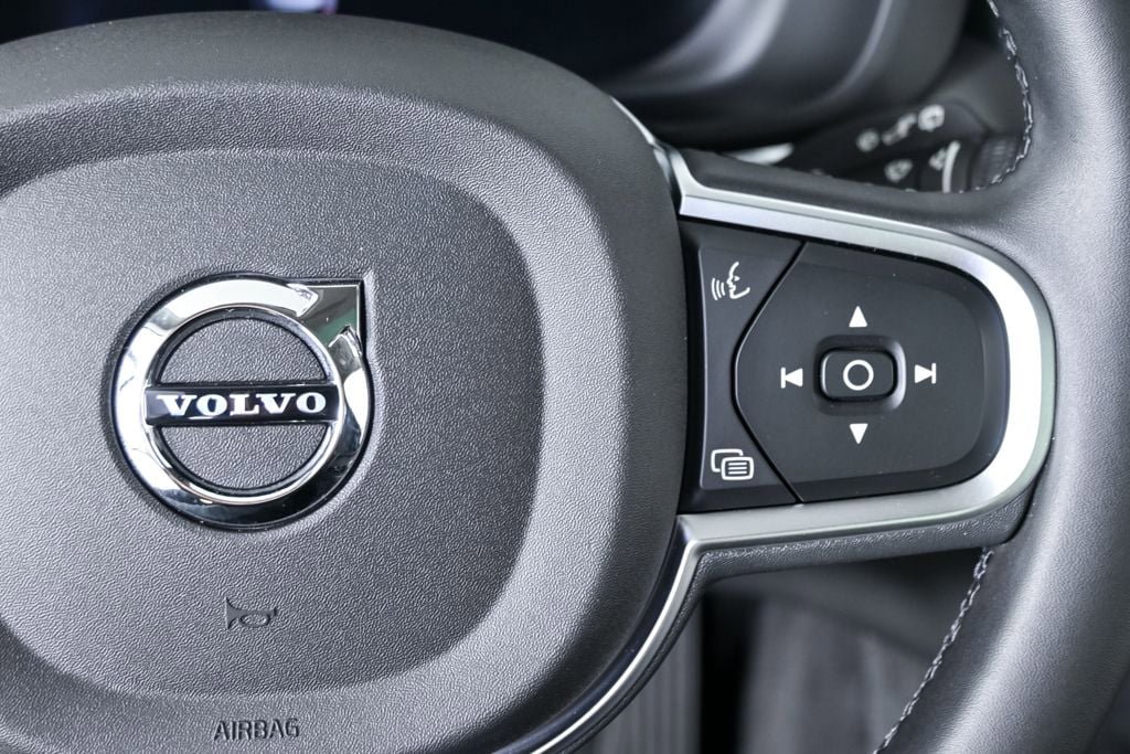 Certified 2025 Volvo XC60 B5 Core AWD/4WD image 12