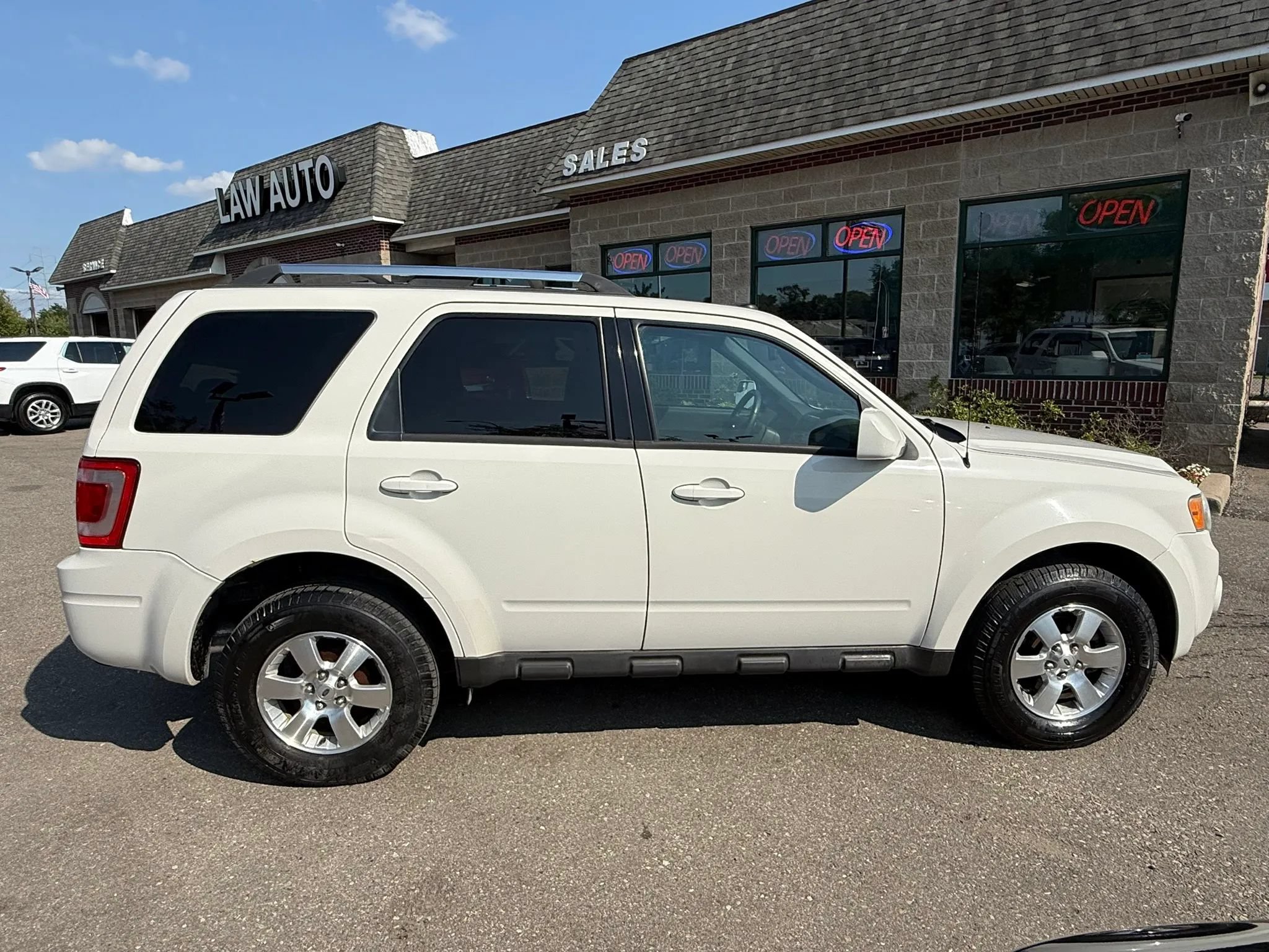 Used 2010 Ford Escape Limited FWD image 4