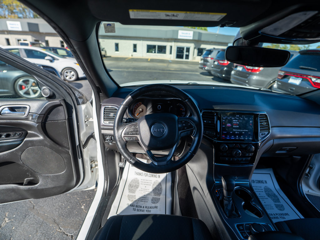 Used 2019 Jeep Grand Cherokee Laredo AWD/4WD image 20