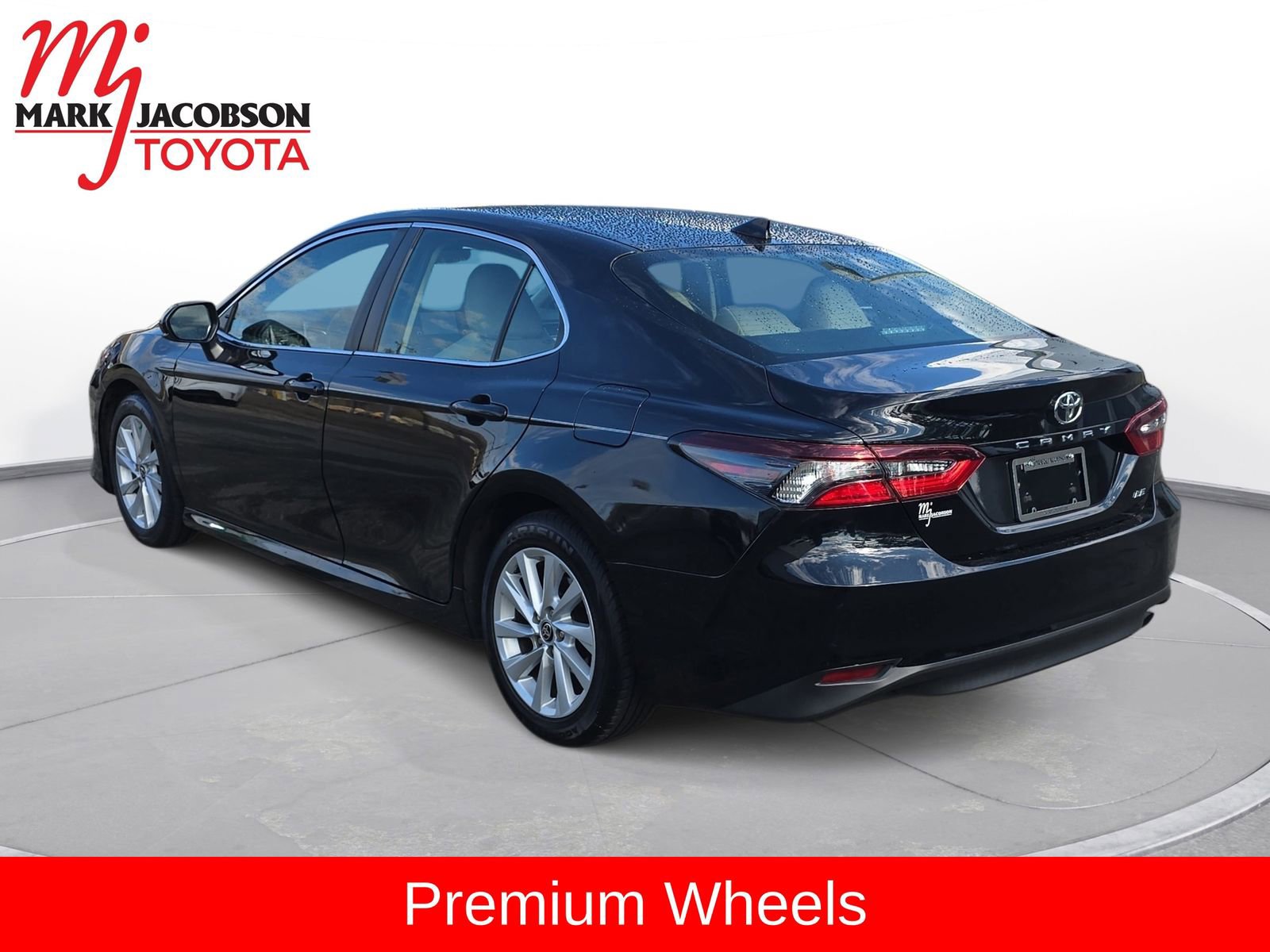 Used 2021 Toyota Camry LE image 11
