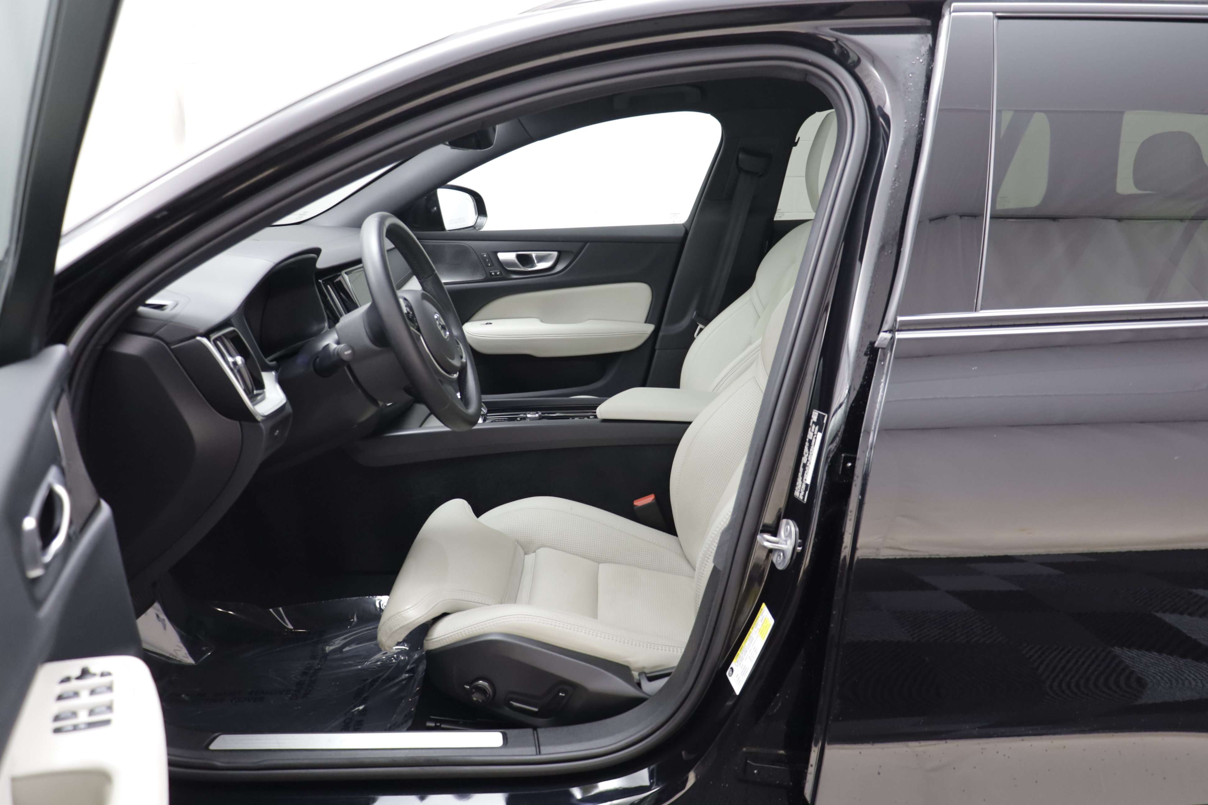 Used 2024 Volvo V60 B5 Cross Country Ultimate w/ Protection Package Premier AWD/4WD image 5