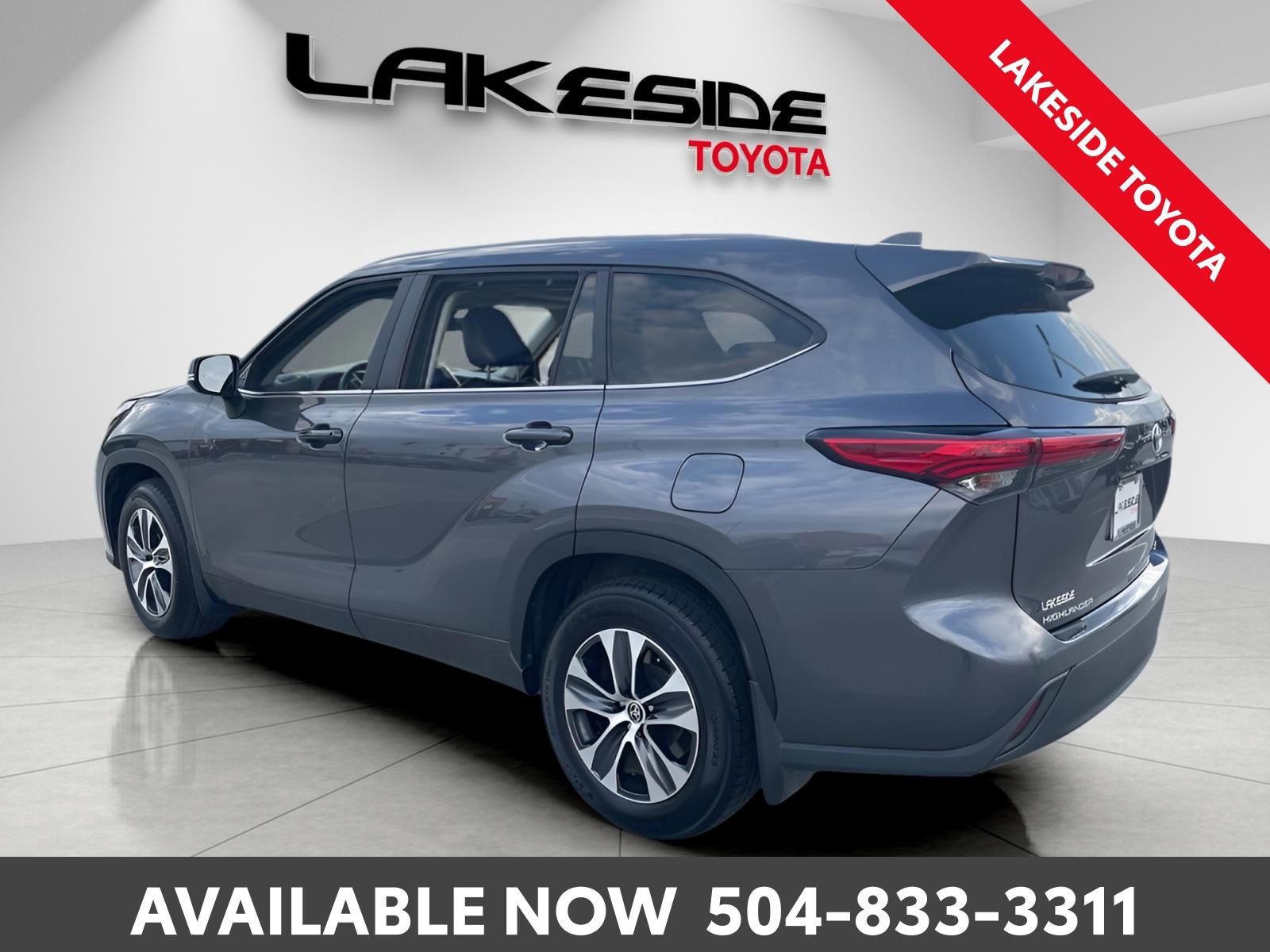 Used 2023 Toyota Highlander XLE image 4