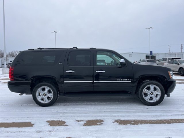Used 2009 Chevrolet Suburban LTZ image 2