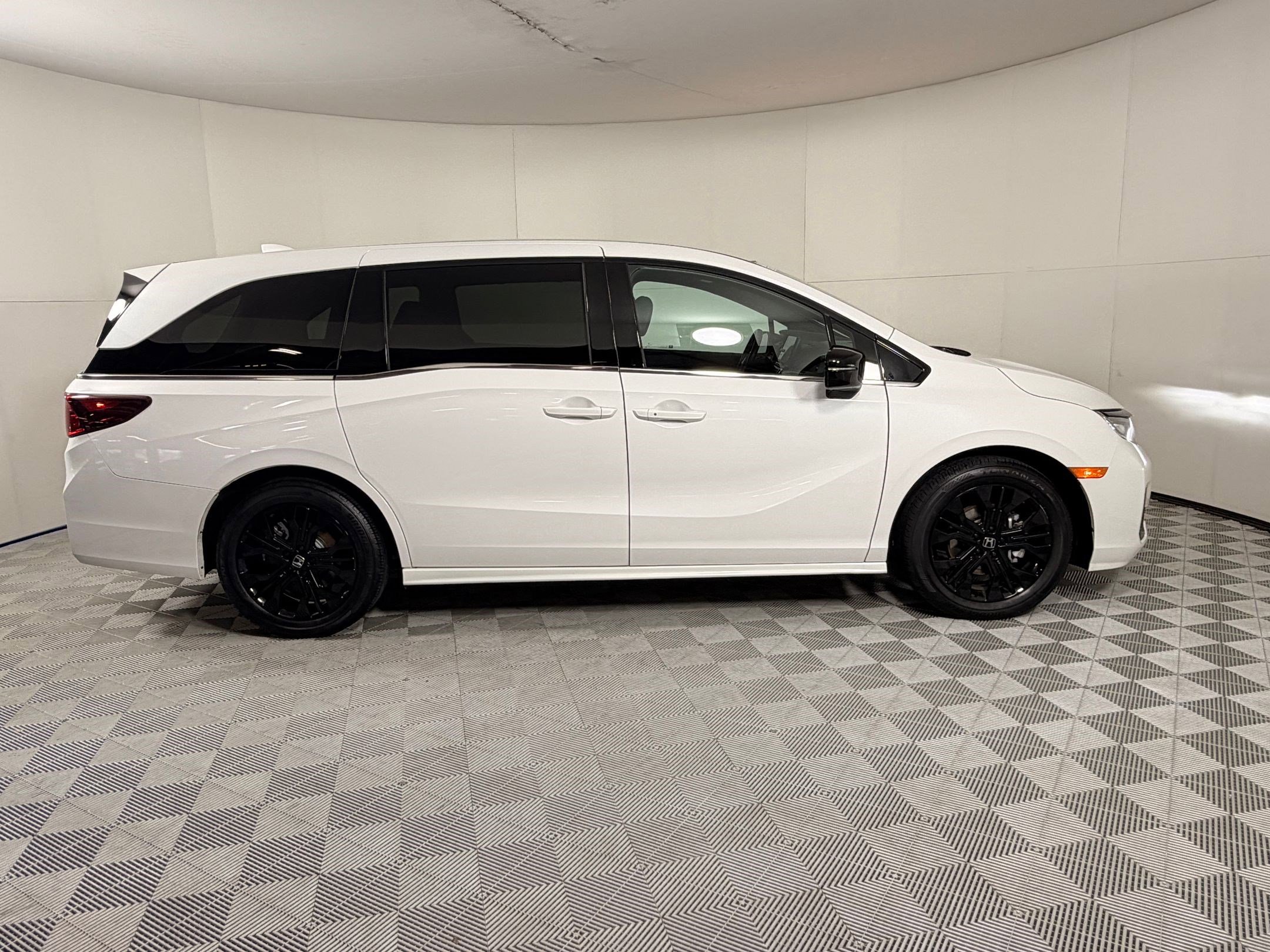 Certified 2025 Honda Odyssey Sport-L image 8
