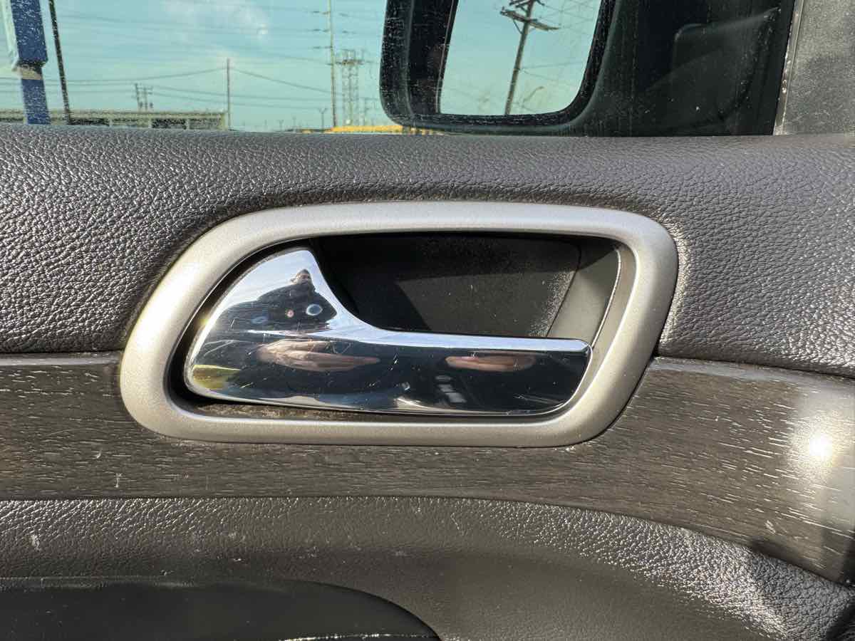 Used 2017 Jeep Grand Cherokee Altitude image 26