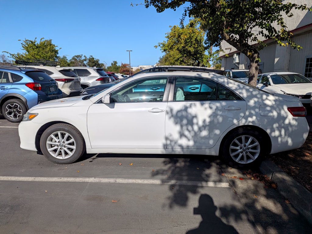 Used 2011 Toyota Camry XLE w/ SE/XLE Extra-Value Pkg FWD image 2