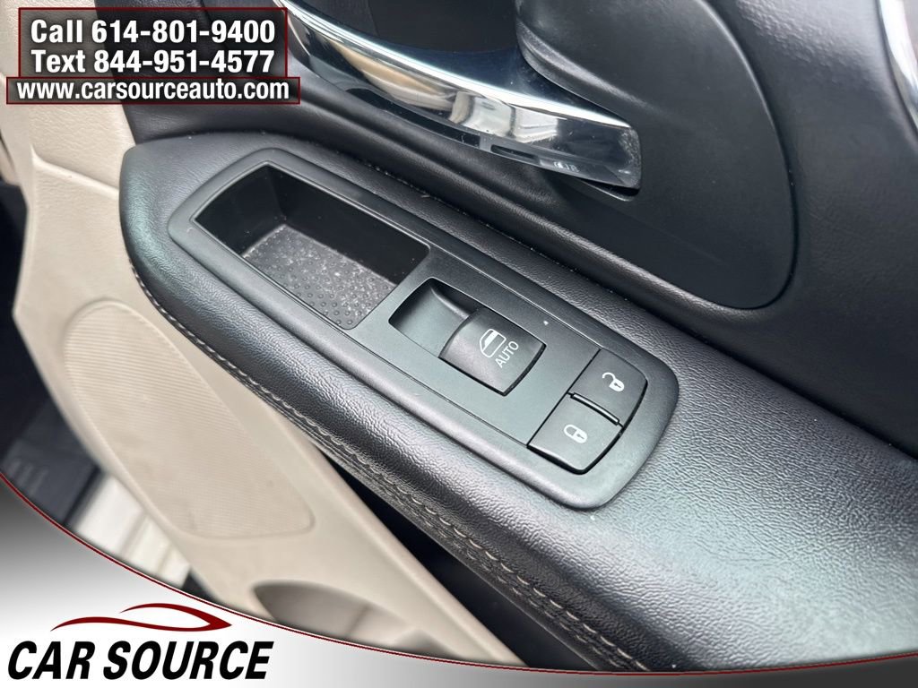 Used 2012 Chrysler Town & Country Touring w/ Entertainment Group #1 image 28