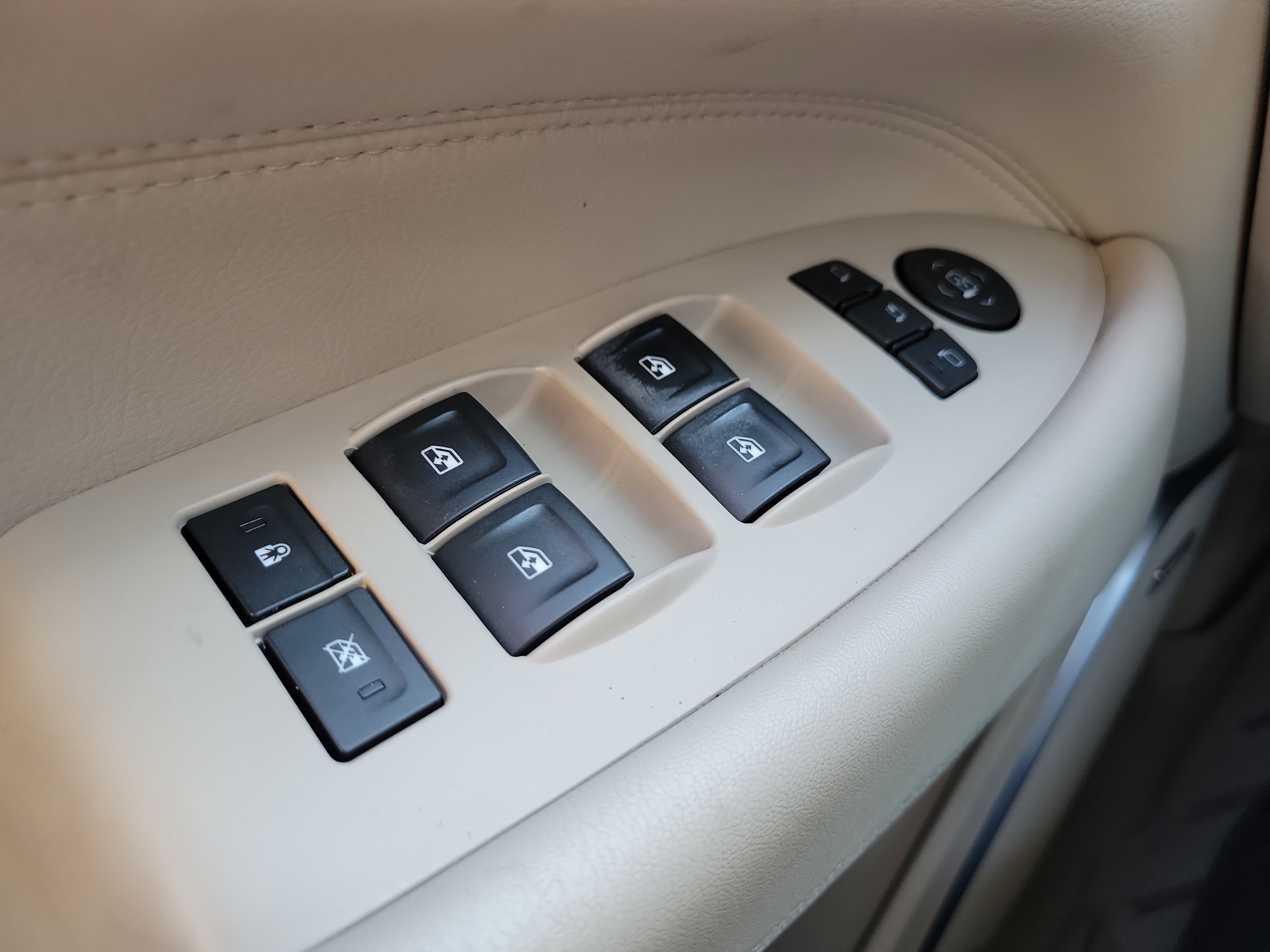 Used 2020 Cadillac Escalade Luxury w/ LPO, Radiant Package image 19