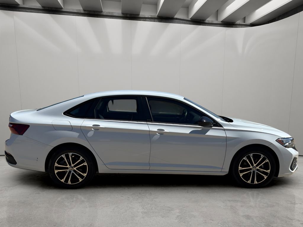 Used 2024 Volkswagen Jetta Sport image 8