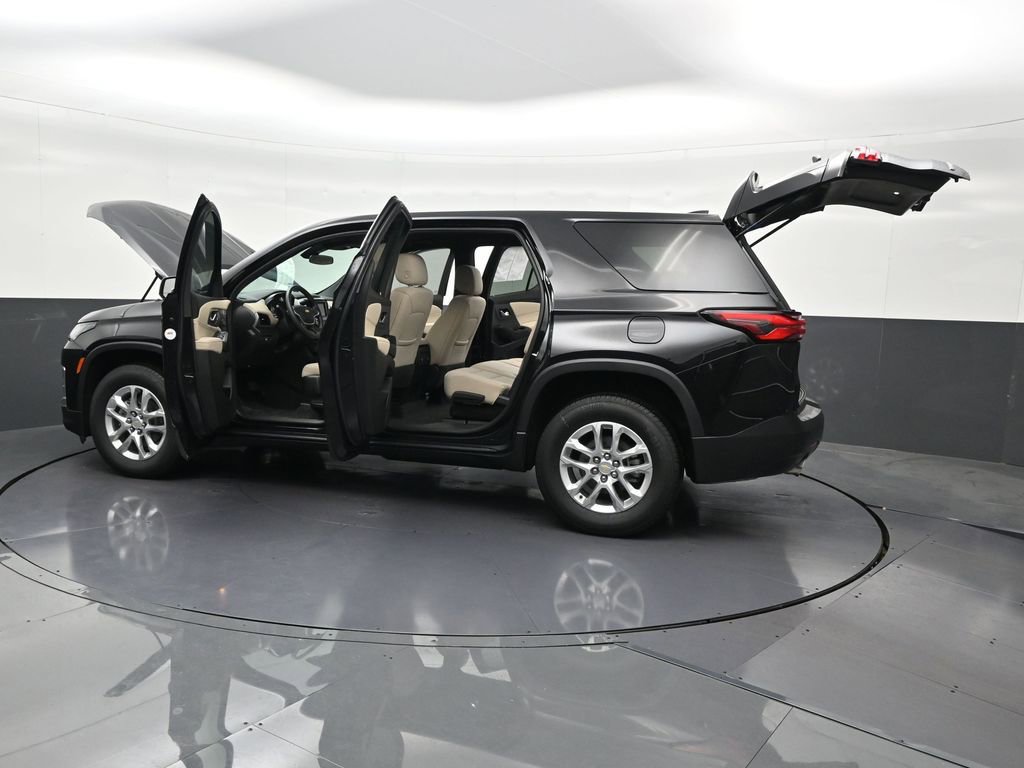 Used 2023 Chevrolet Traverse LS image 34
