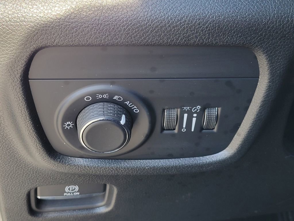 Used 2023 Jeep Grand Cherokee L Laredo AWD/4WD image 12