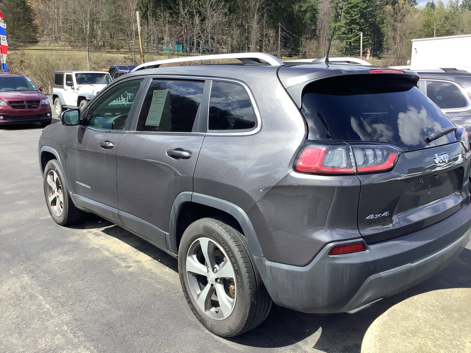 Used 2019 Jeep Cherokee Limited image 3