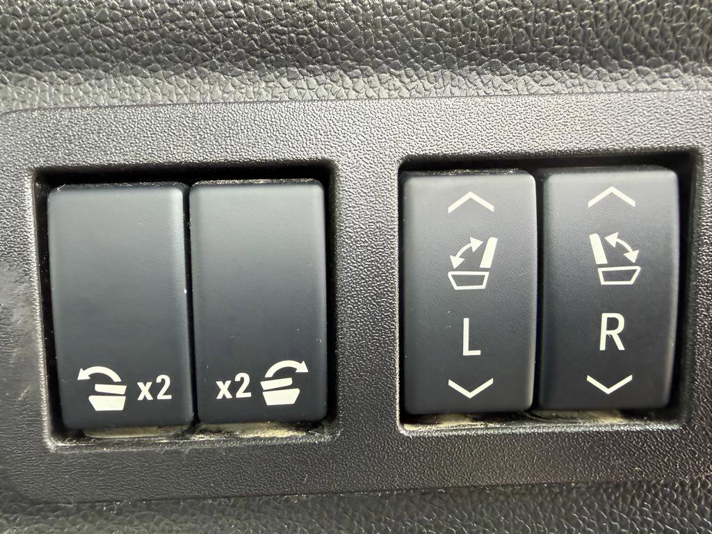 Used 2025 GMC Yukon Denali image 12