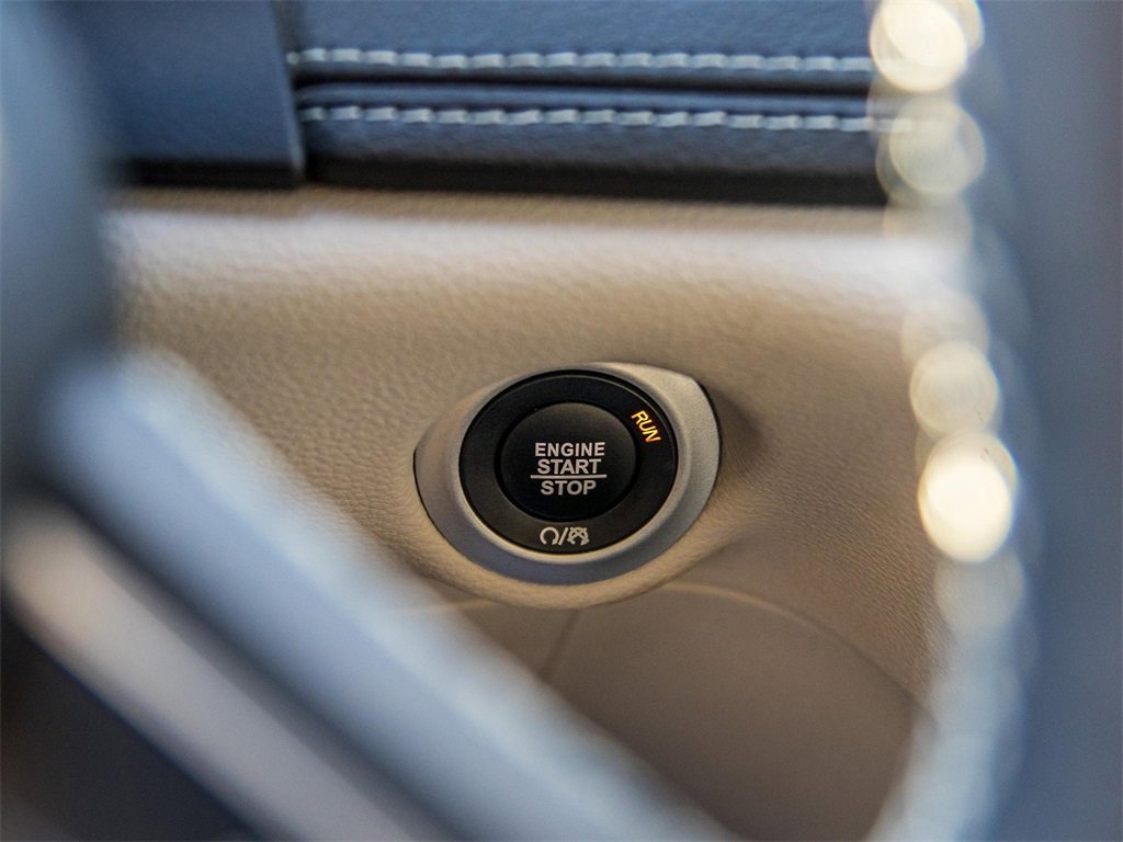 Used 2022 Chrysler Pacifica Touring-L image 30