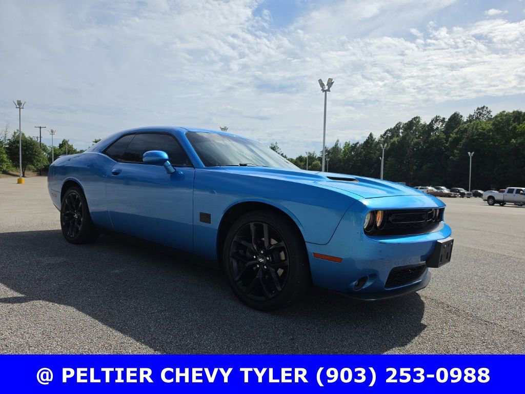 Used 2019 Dodge Challenger SXT w/ Blacktop Package RWD image 3
