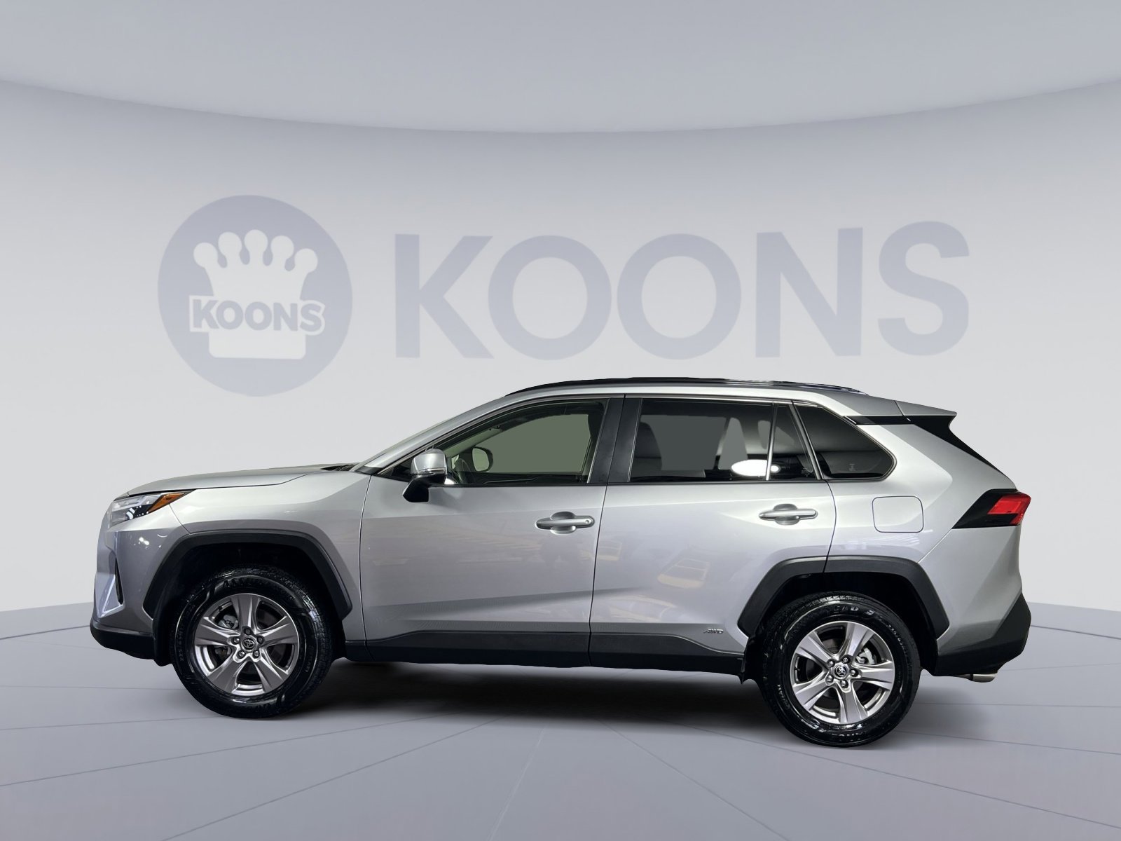 Used 2025 Toyota RAV4 XLE image 2